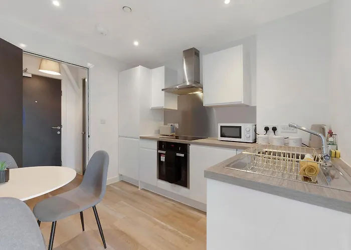 New 2br In Kinetic, Talbot Road Daire *