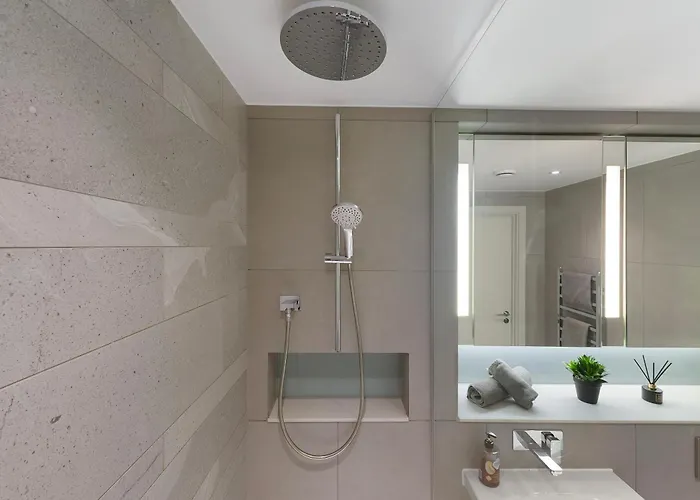 Stylish With Wi-fi And Shared Facilities