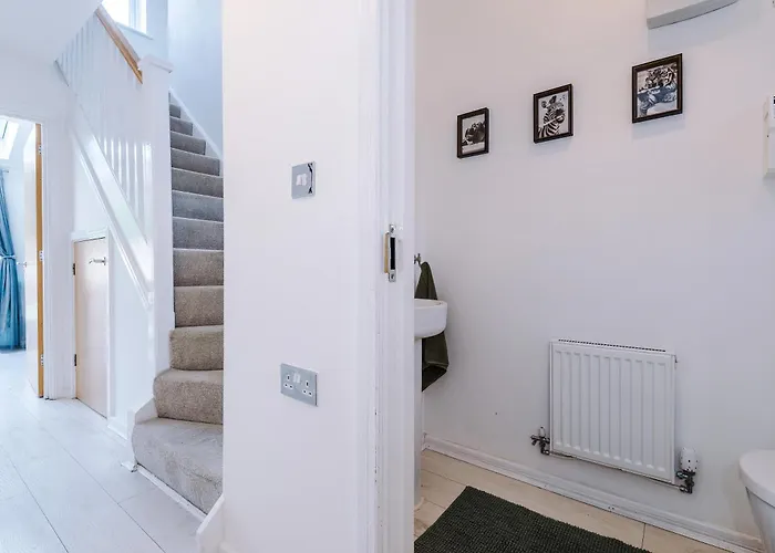 Stunning Riverside 3-bed By 53 Degrees In With Garden & Free Parking! מנצ'סטר