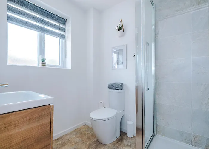 Stunning Riverside 3-bed By 53 Degrees In With Garden & Free Parking! *