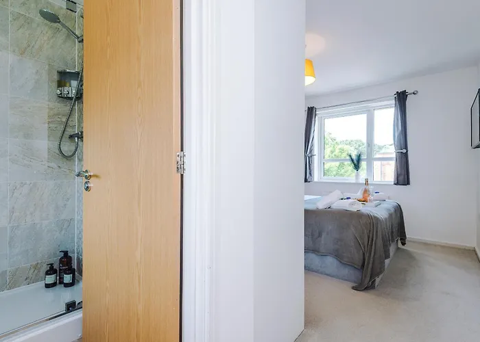 Stunning Riverside 3-bed By 53 Degrees In With Garden & Free Parking! Villa