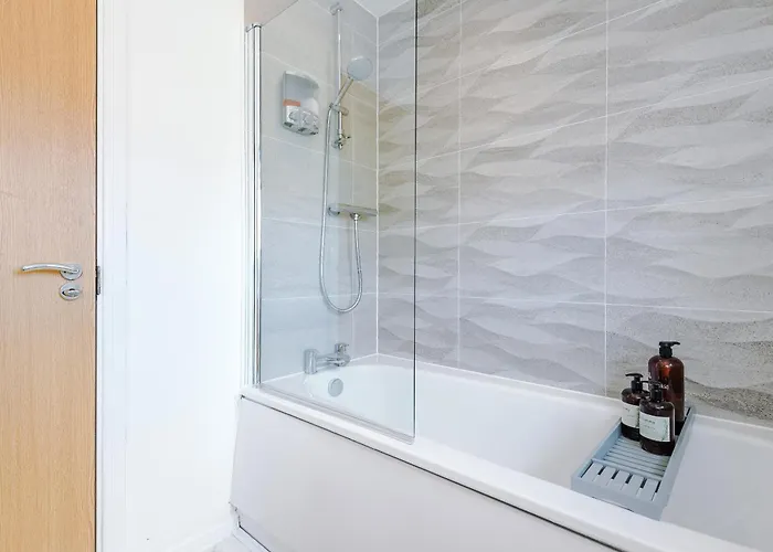 Stunning Riverside 3-bed By 53 Degrees In With Garden & Free Parking! וילה מנצ'סטר