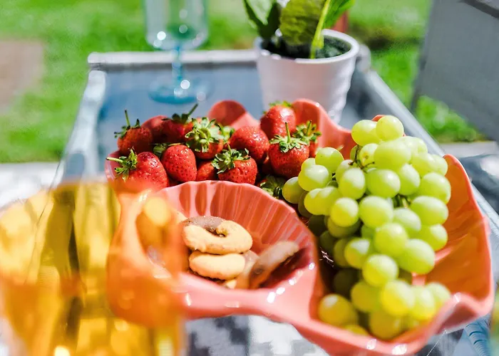 וילה Stunning Riverside 3-bed By 53 Degrees In With Garden & Free Parking! *