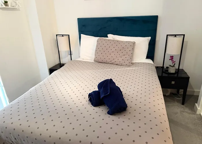 Mcr 1br Getaway With Rooftop Access & Prime Location *