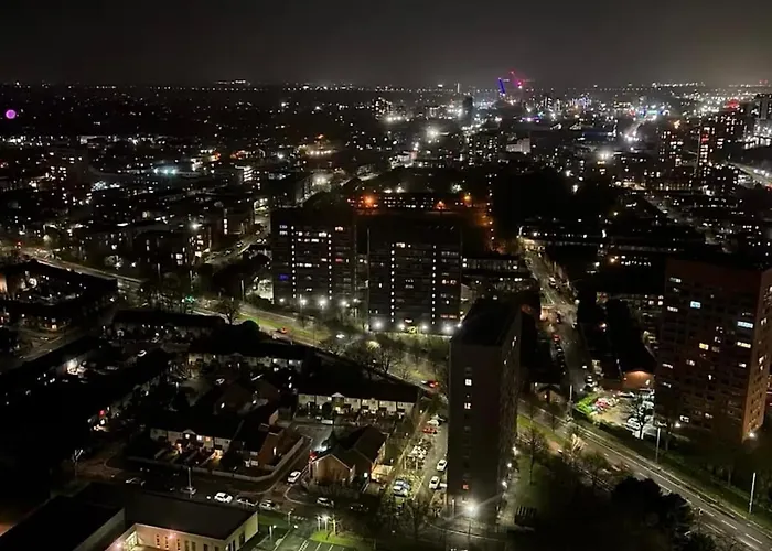 Modern 2 Bed Penthouse With Stunning Views In Center 아파트 *