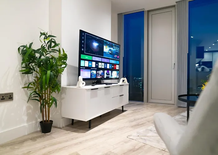 아파트 Modern 2 Bed Penthouse With Stunning Views In Center *