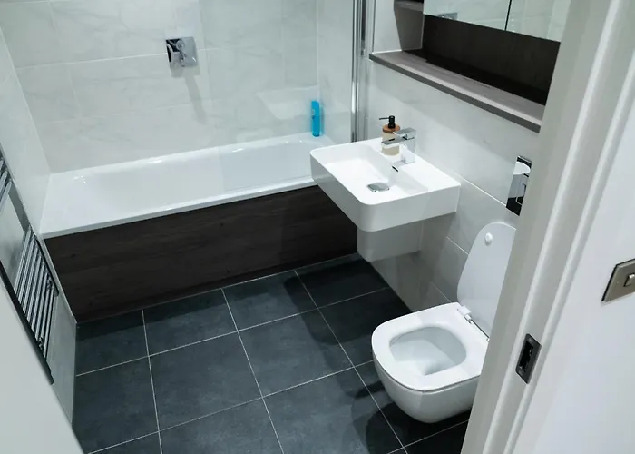 아파트 Modern 2 Bed Penthouse With Stunning Views In Center