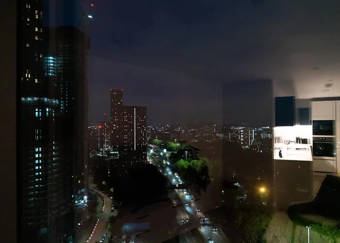 Modern 2 Bed Penthouse With Stunning Views In Center