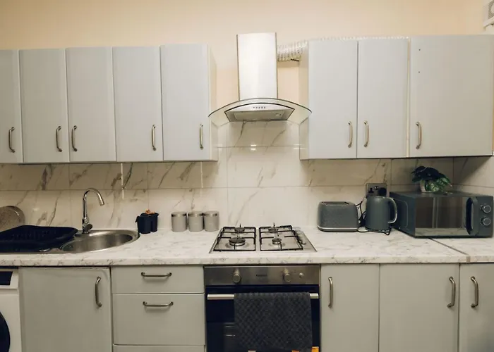 2 Beds Suburb Nestled Nook Daire Manchester