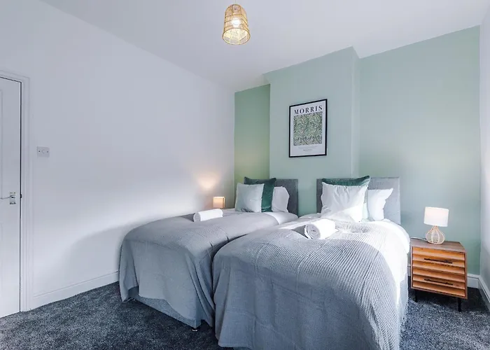 Stylish 3 Bedroom - Free Parking, Smart Tv, Sleeps 8 Сasa de vacaciones *