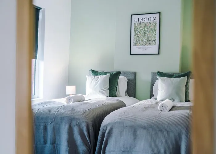 Prázdninový dům Stylish 3 Bedroom - Free Parking, Smart Tv, Sleeps 8 *