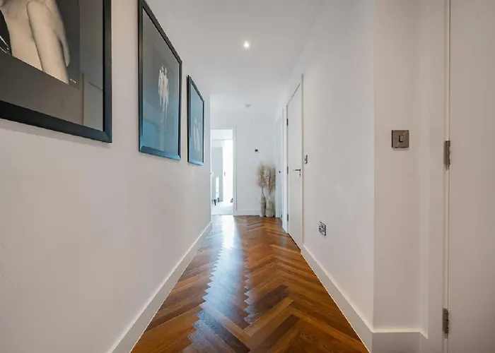 Exceptional Two Bedroom Of The South Tower 맨체스터