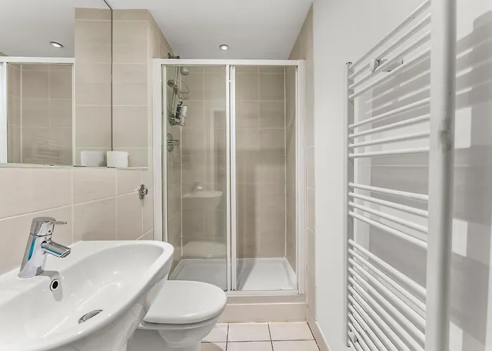 Large - Sleeps 8 * 맨체스터