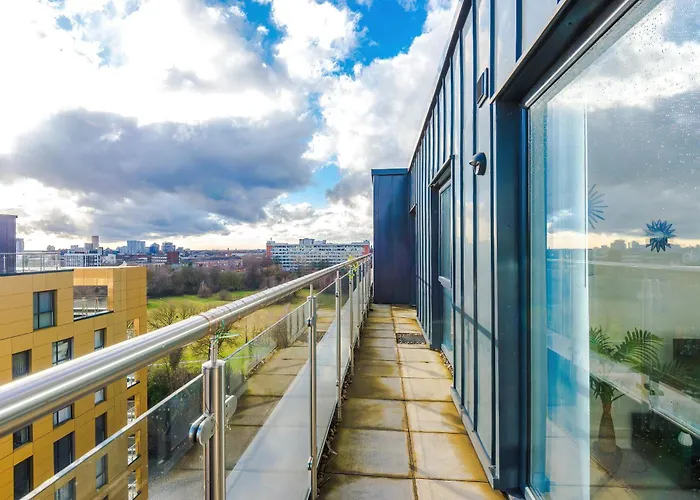 2 Bedroom Penthouse With Balcony By Host A * 맨체스터
