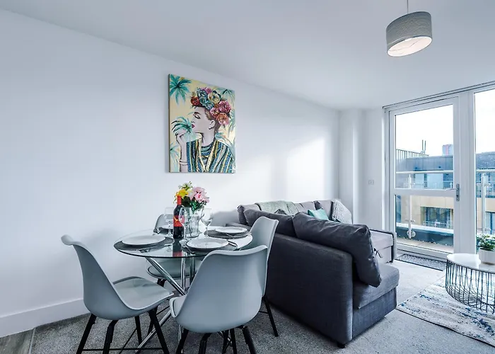 2 Bedroom Penthouse With Balcony By Host A 아파트 맨체스터