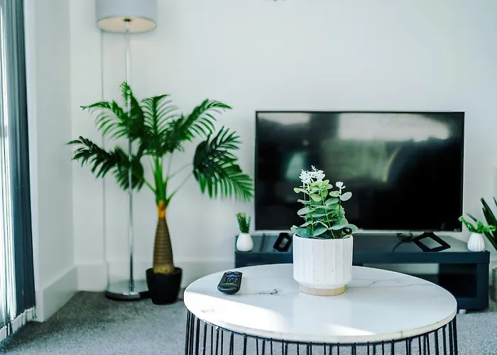 2 Bedroom Penthouse With Balcony By Host A 아파트