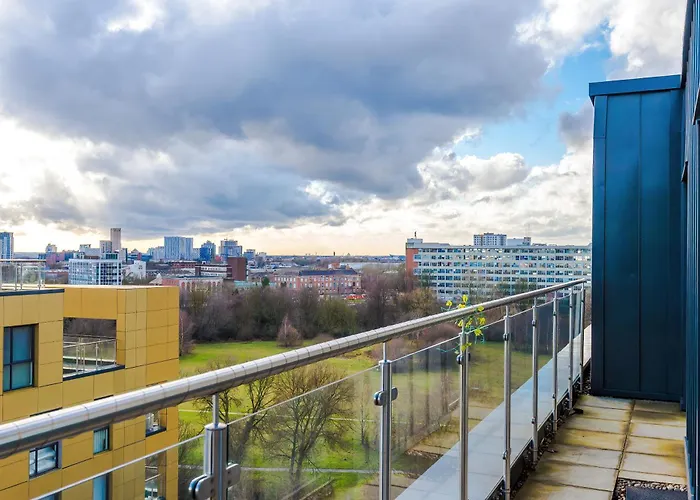 2 Bedroom Penthouse With Balcony By Host A 맨체스터