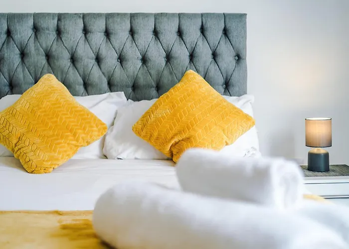 2 Bedroom Penthouse With Balcony By Host A 아파트 맨체스터