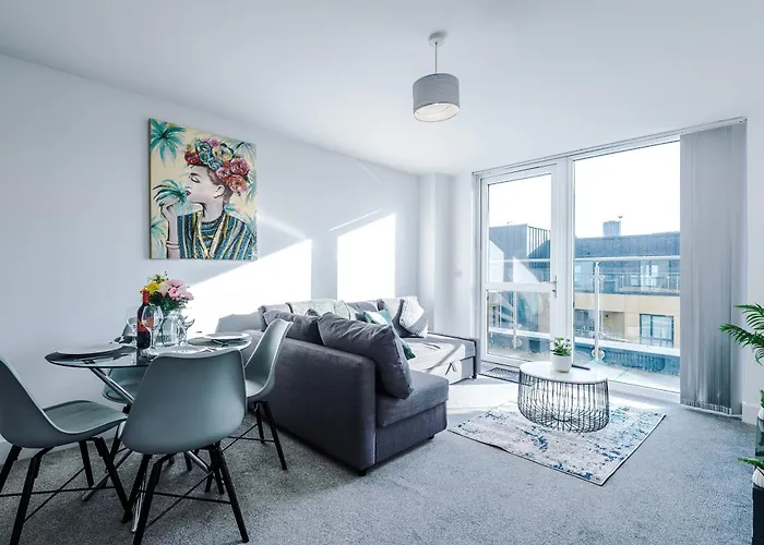 2 Bedroom Penthouse With Balcony By Host A 아파트