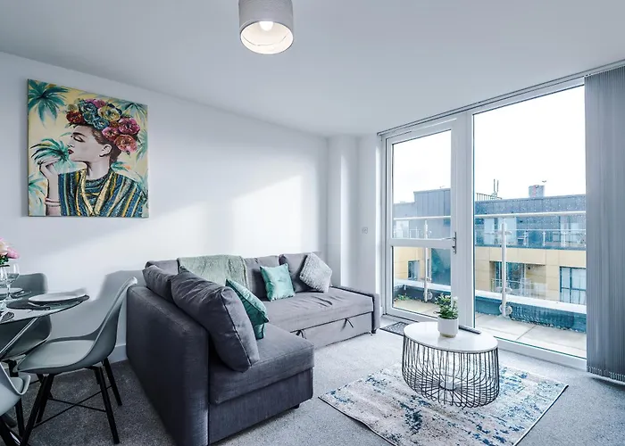 아파트 2 Bedroom Penthouse With Balcony By Host A