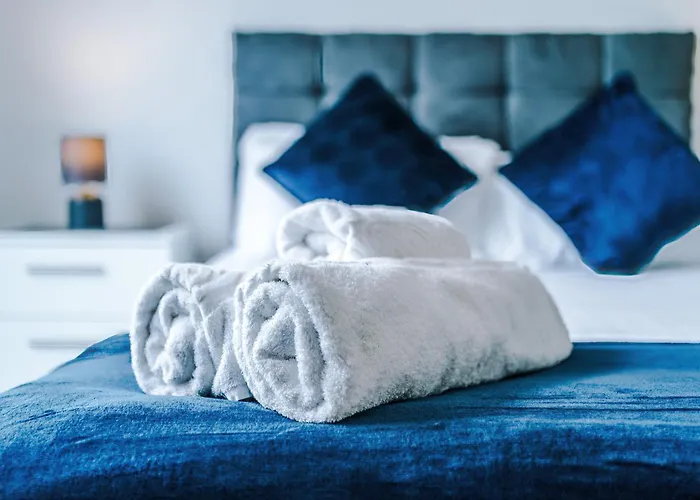 아파트 2 Bedroom Penthouse With Balcony By Host A 맨체스터