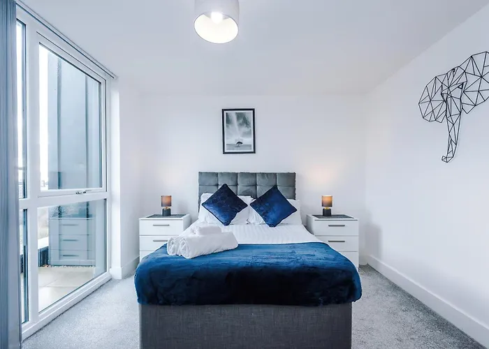 2 Bedroom Penthouse With Balcony By Host A 맨체스터