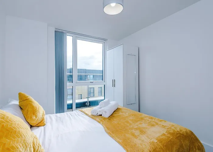 2 Bedroom Penthouse With Balcony By Host A * 맨체스터