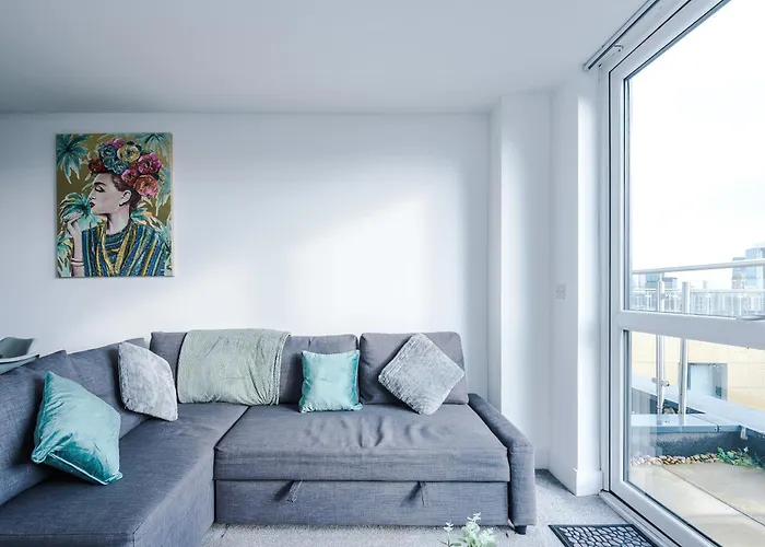 아파트 2 Bedroom Penthouse With Balcony By Host A