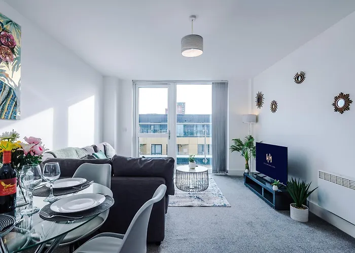 2 Bedroom Penthouse With Balcony By Host A 맨체스터