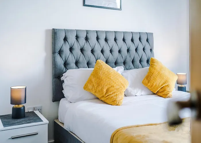 2 Bedroom Penthouse With Balcony By Host A * 맨체스터