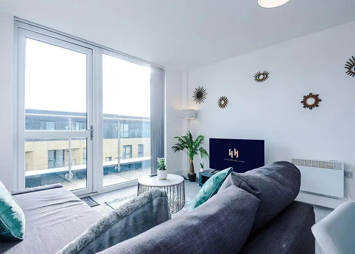 2 Bedroom Penthouse With Balcony By Host A 아파트 *