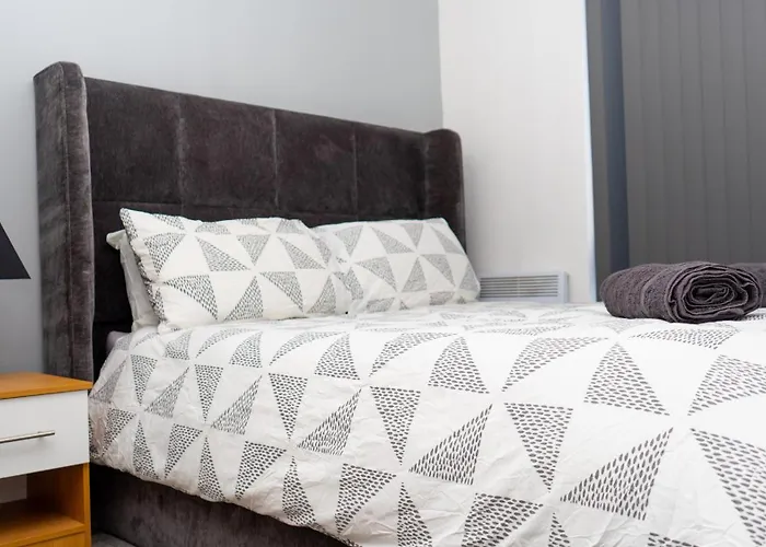 Elegant 1-bed By Victoria Stn & Ao Arena-sleeps 4 * Manchester