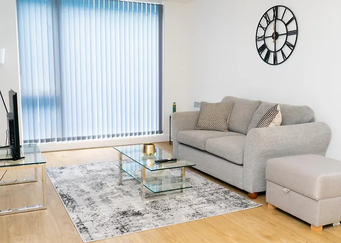 Elegant 1-bed By Victoria Stn & Ao Arena-sleeps 4