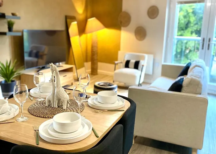 Safari 2 Bedroom Condo With Free Secure Parking Манчестер