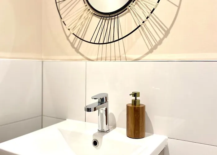 Апартаменты Safari 2 Bedroom Condo With Free Secure Parking *