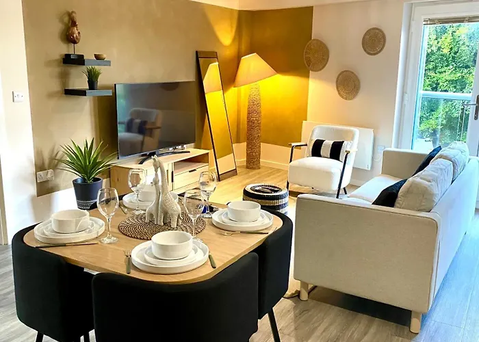 Safari 2 Bedroom Condo With Free Secure Parking Манчестер