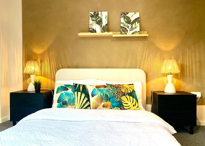 Safari 2 Bedroom Condo With Free Secure Parking Mánchester