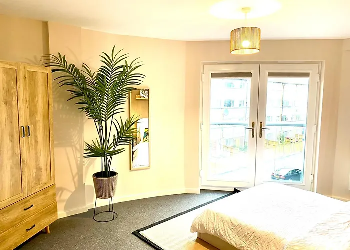 Safari 2 Bedroom Condo With Free Secure Parking *