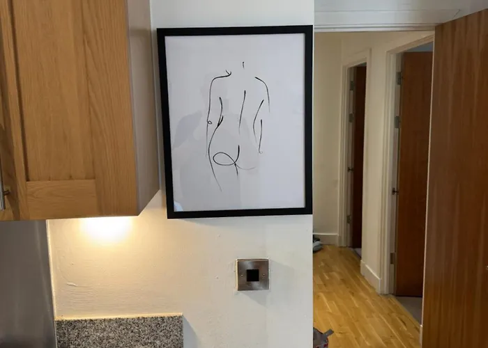 Centre Flat Available For Bookings Of 2 Weeks Or Apartment