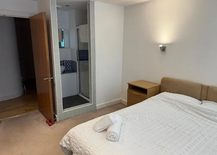 Daire Centre Flat Available For Bookings Of 2 Weeks Or Manchester