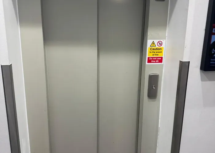 Apartment Centre Flat Available For Bookings Of 2 Weeks Or Manchester