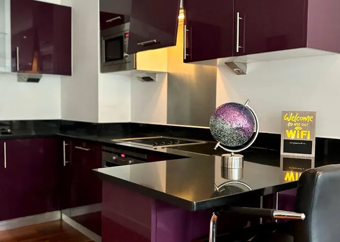 Апартаменты The Lowry River Executive Balcony