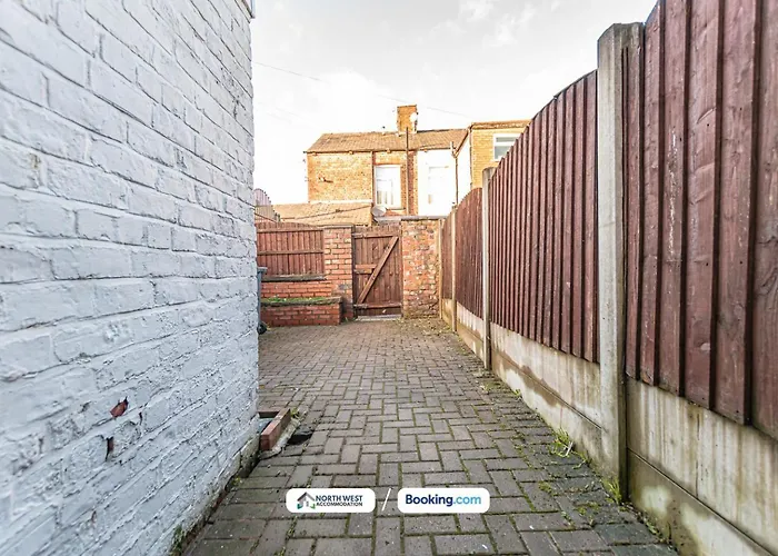 度假居 Spacious 3-bedroom House In With Free Parking *