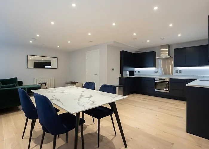 아파트 Spacious 2 Bedroom Centre *