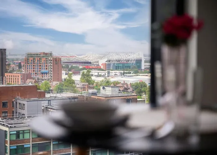 Skyline Old Trafford Flat By Superhost Апартаменты *