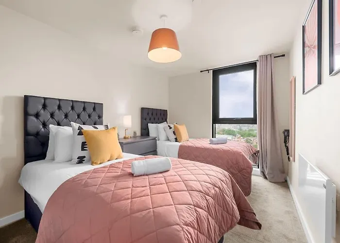 Skyline Old Trafford Flat By Superhost