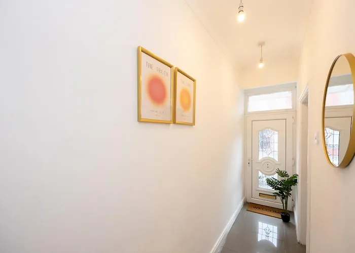 Cozy Spacious Home, Rest Retreat In Style, Free Parking And Wifi Holiday home Manchester