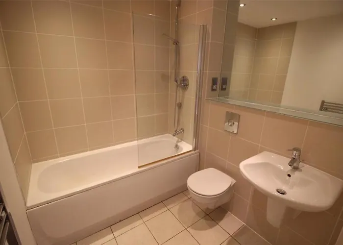 2 Bedroom Centre Dec Apartament Manchester