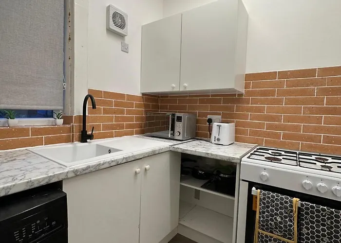 Affordable 2 Bedroom Close To Coop Live And Etihad Stadium *