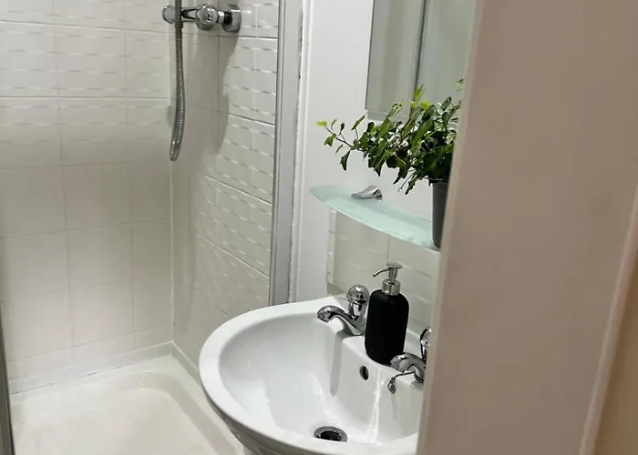 Spacious, Smart Near Centre And Coop Arena Free Parking * 맨체스터